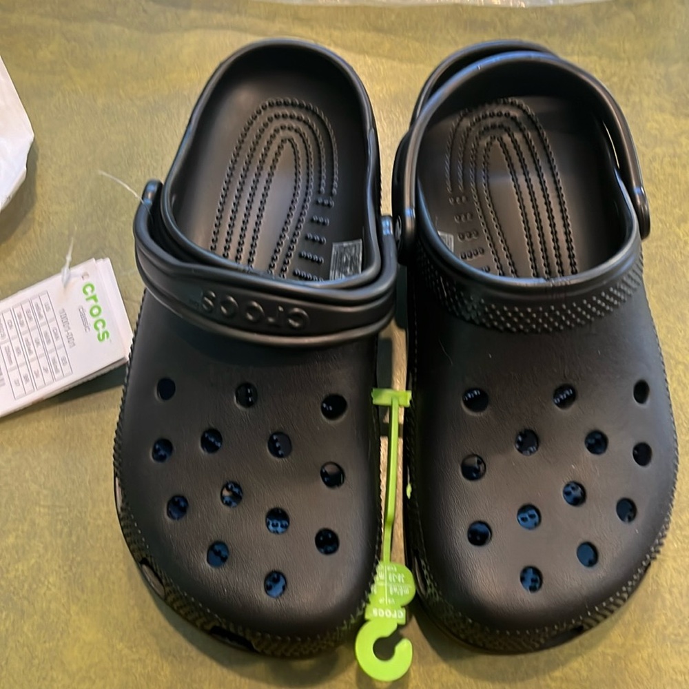 Crocs Classic Clog - Black Size M6 / W8